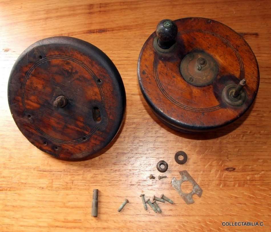 Antique Wood and Brass fishing reel for repair or parts, 5 inch diameter.
