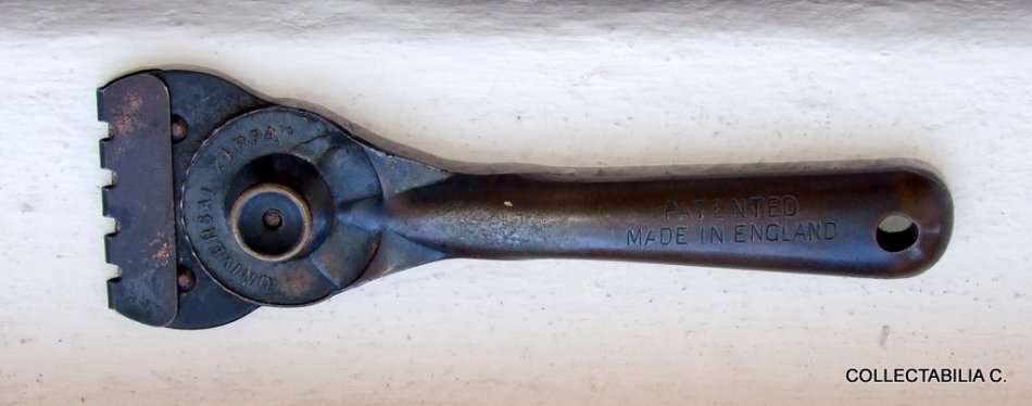Patented metal detail scraper tool uses razor blades -"UNIVERSAL ZIPPA" Wonderful!