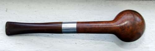 Superb Richard selected briar billiard estate pipe in good condition.