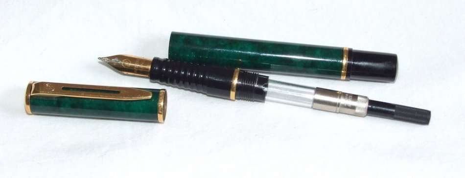 Nice Waterman Laureat Fountain Pen, boxed,