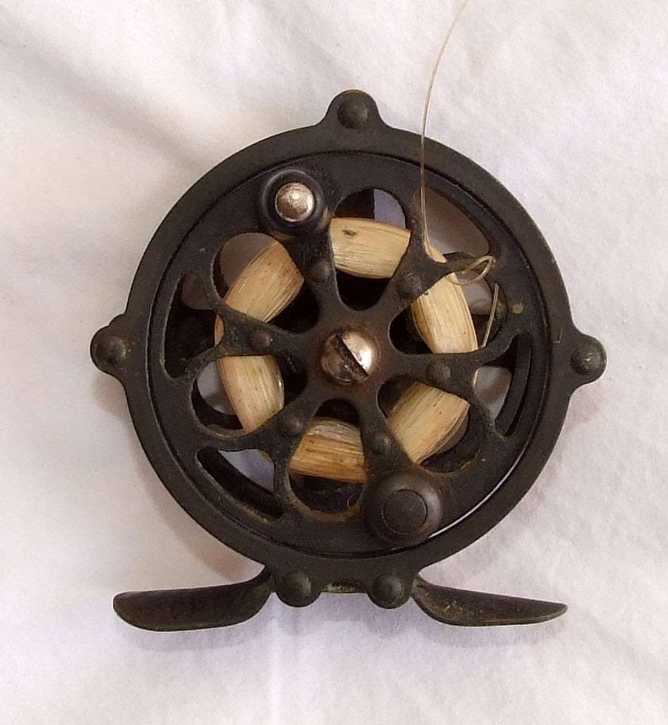 VINTAGE PFLUEGER PROGRESS GUN METAL FLY REEL 60 YARDS, MADE IN USA, BOXED