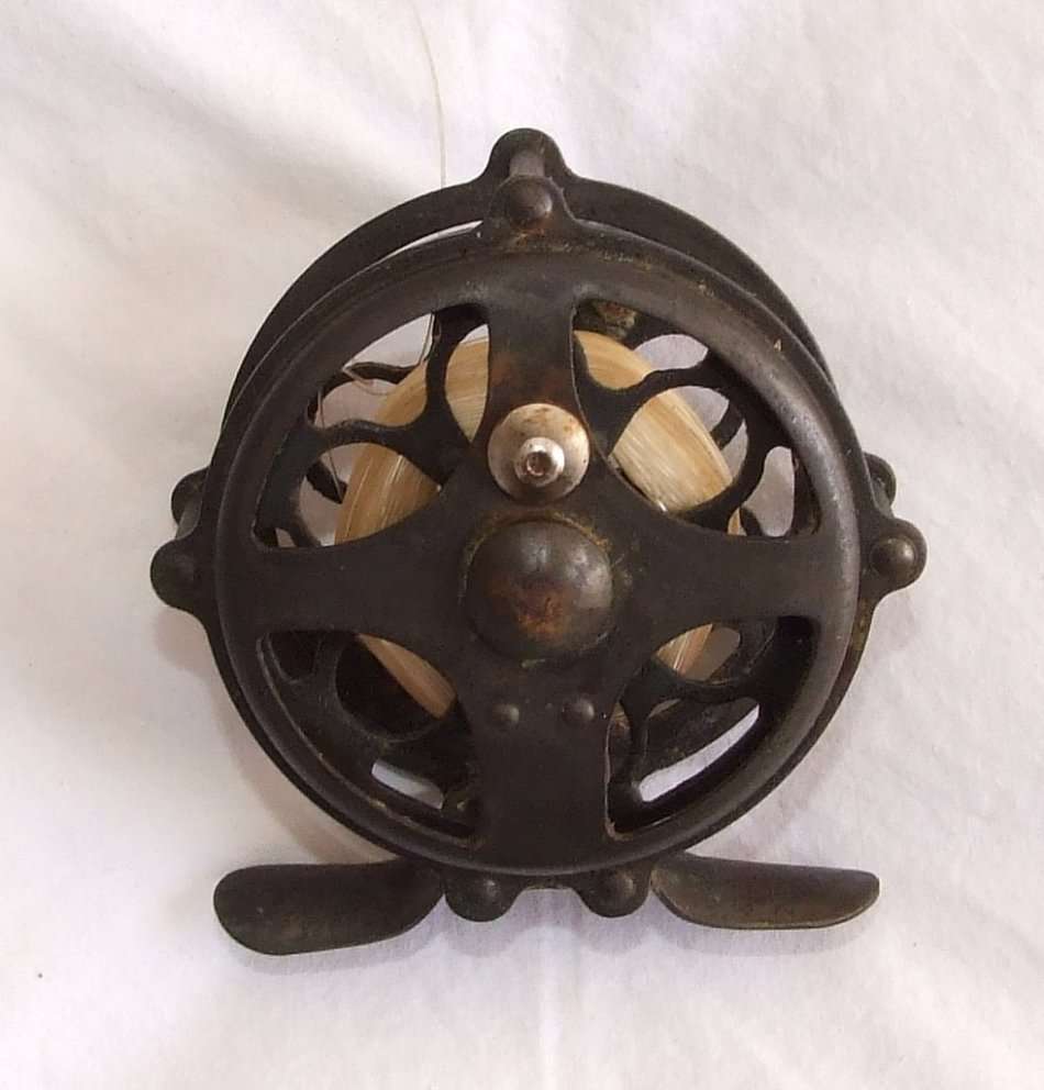 VINTAGE PFLUEGER PROGRESS GUN METAL FLY REEL 60 YARDS, MADE IN USA, BOXED