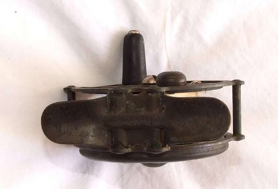 VINTAGE PFLUEGER PROGRESS GUN METAL FLY REEL 60 YARDS, MADE IN USA, BOXED