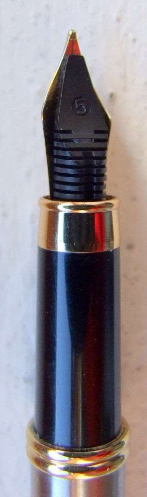 Elegant steel with gold detail quality Iridium Point Fountain Pen uses cartridge excellent condition