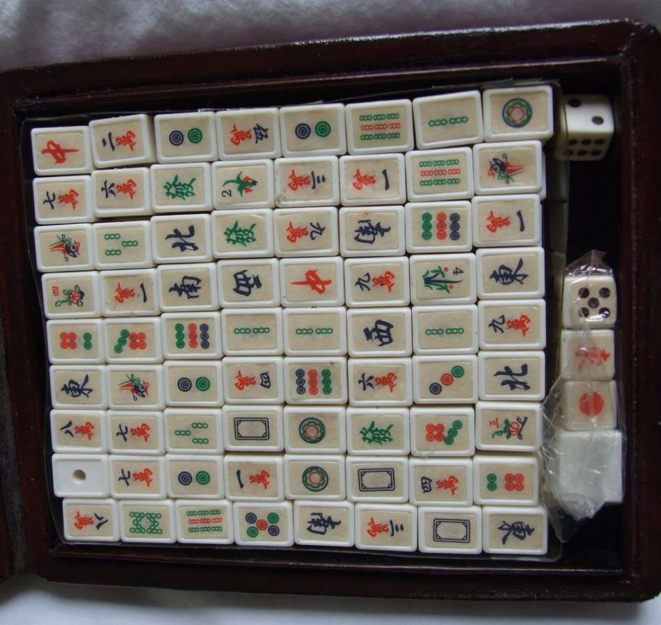 A delightful  boxed Mahjong set with 144 tiles and dice