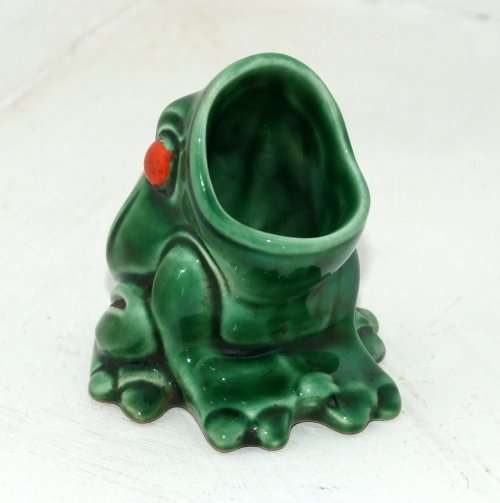Vintage GOEBEL FROG vesta/ match holder/striker #147 in excellent condition.