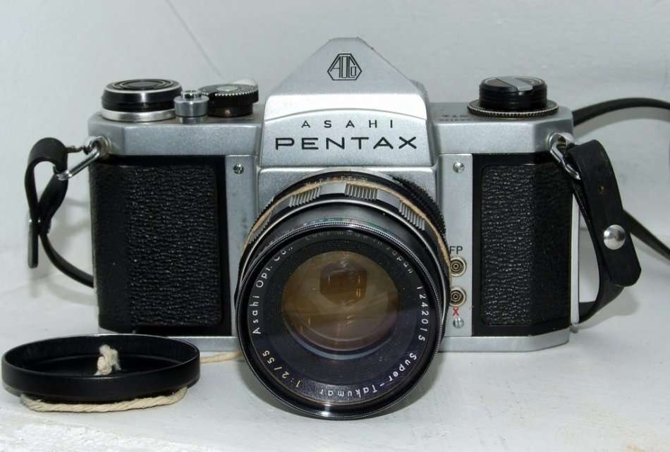 Vintage Asahi Pentax S1a with Super-Takumar 1:2/55 lens for repair