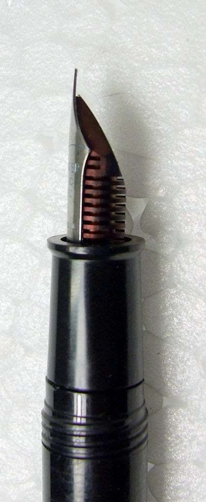 Vintage short section SHEAFFER NO NONSENSE Fountain Pen in good condition, Fine Italic nib.