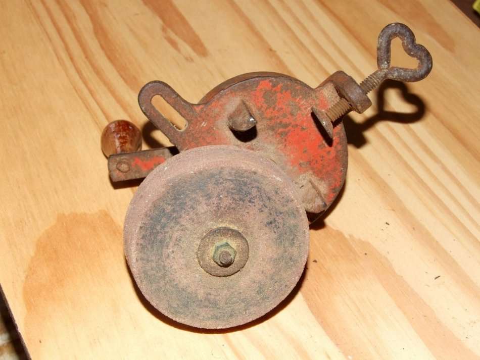Vintage hand crank GRINDING WHEEL Machine