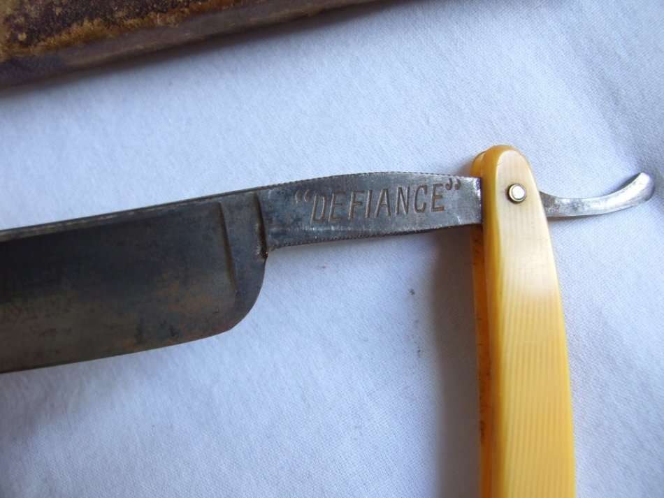 Antique German "DEFIANCE" Straight Razor in original "THE AFRIKANDER RAZOR" box.