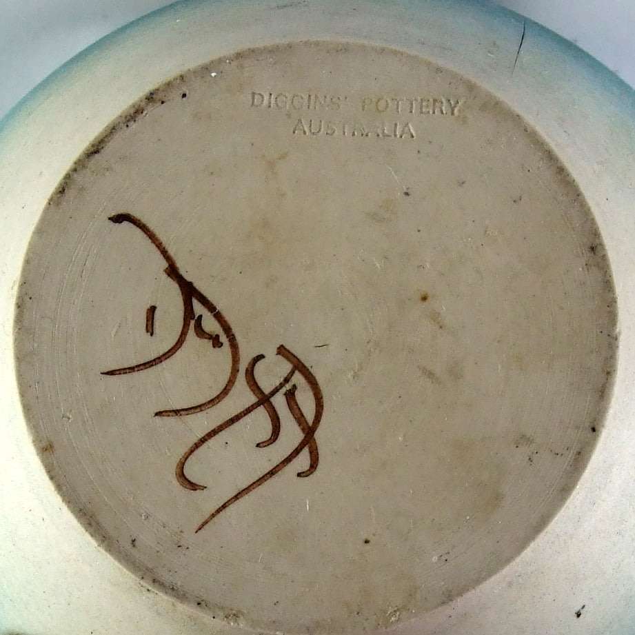 STUDIO POTTERY VASE by DAVID DIGGINS Retro 80s sgrafitto dry glaze Signed with stamp