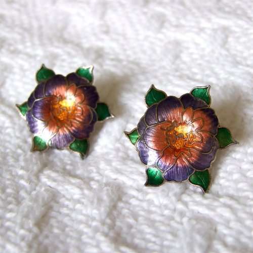 VINTAGE  CLOISONNÉ ENAMEL FLORAL FLOWER EARRINGS, CLIP ON.