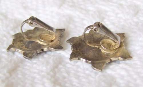 VINTAGE  CLOISONNÉ ENAMEL FLORAL FLOWER EARRINGS, CLIP ON.