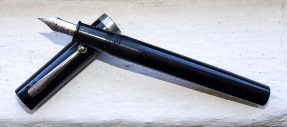 Vintage Sheaffer No Nonsense short section Fountain Pen, Black, Medium nib, working.