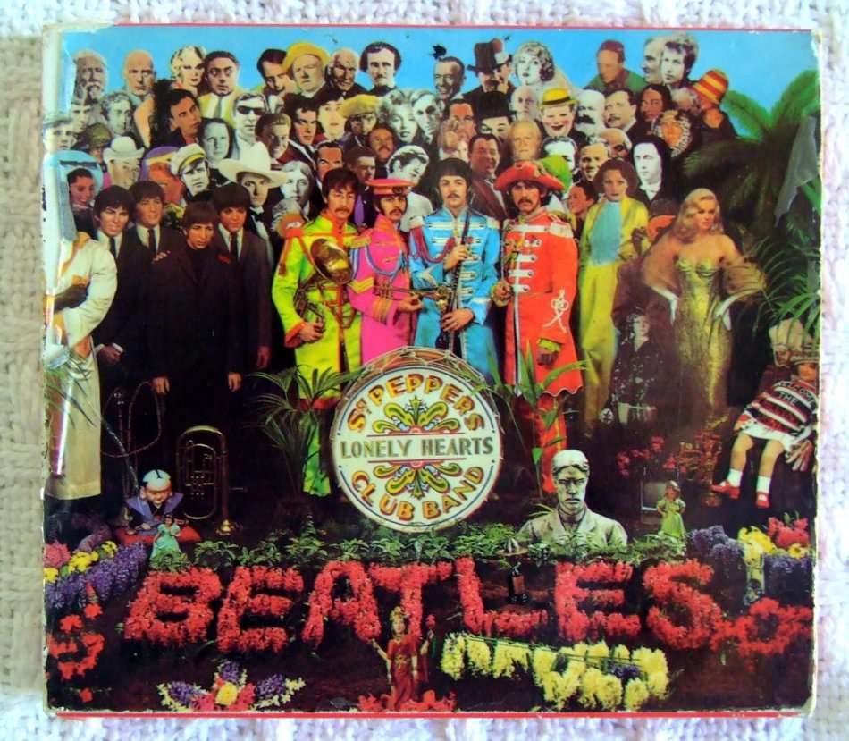 Sgt PEPPER'S LONELY HEARTS CLUB BAND - Beatles CD set with book