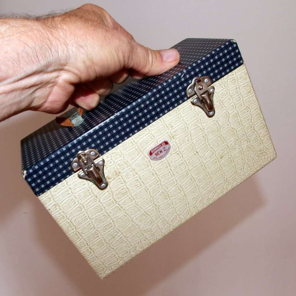 1950's Japanese ROMAN SLIDE NEW Z portable 35mm Slide Projector in original case.