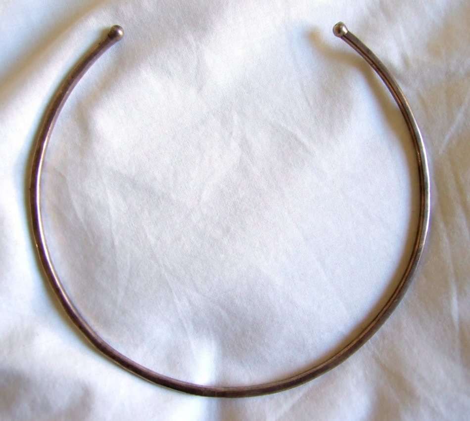 VINTAGE MID-CENTURY SOLID SILVER OPEN CHOKER