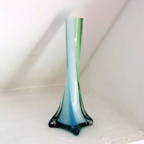 BEAUTIFUL MID CENTURY ART GLASS BUD VASE