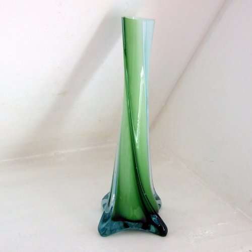 BEAUTIFUL MID CENTURY ART GLASS BUD VASE