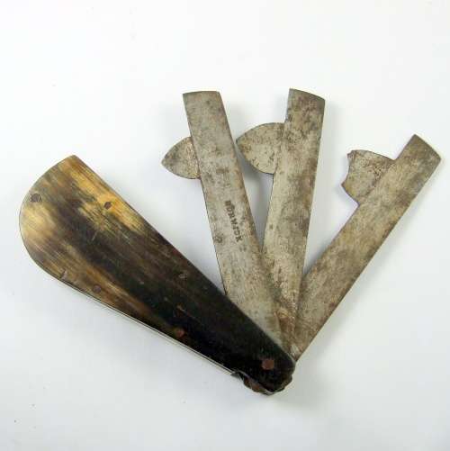 Antique medical set of BORWICK LANCETS / FLEAM Horn and brass encased