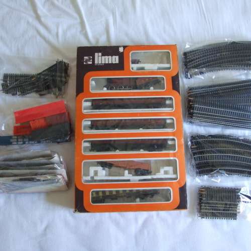LIMA HO Train Set with loads of Track and extras