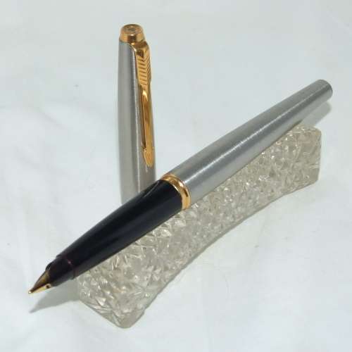 Parker 45 Flighter Deluxe fountain pen: Stainless Steel and Gold