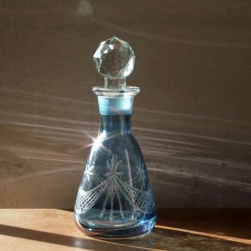 Cut glass dressing table decanter, 145mm tall