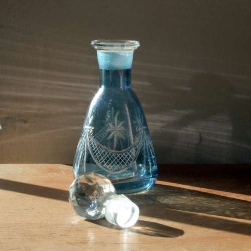 Cut glass dressing table decanter, 145mm tall