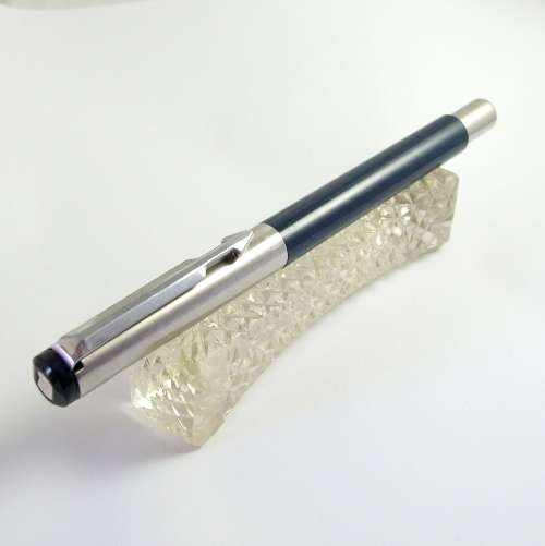 Smart blue and steel Parker Vector cartridge fill fountain pen in good and working condition.