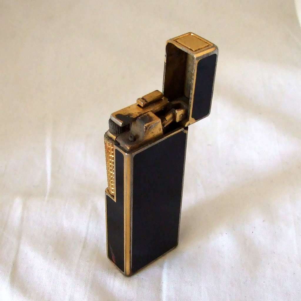 Rare and collectable: Vintage Black Enameled Japanese Maruman Gas Lighter