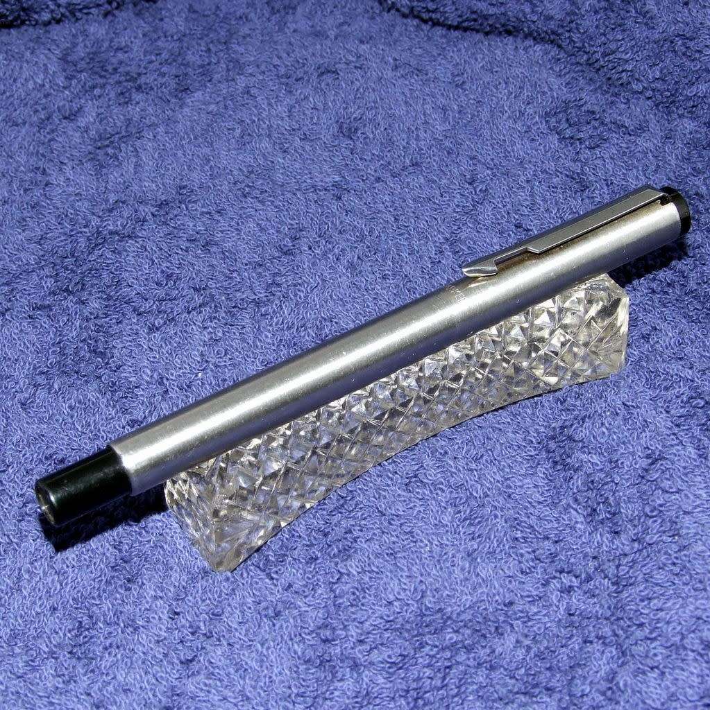 Nice clean 1986(YL) Made in UK Parker Vector Flighter Fountain Pen