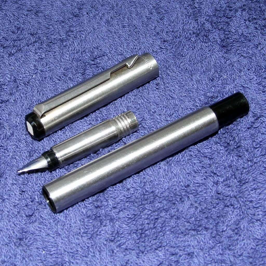 Nice clean 1986(YL) Made in UK Parker Vector Flighter Fountain Pen