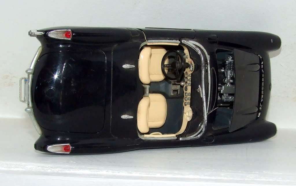 Burago 1/18 scale 1957 Chevrolet Corvette