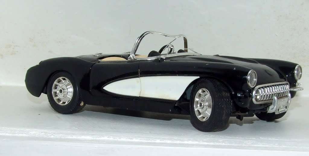 Burago 1/18 scale 1957 Chevrolet Corvette