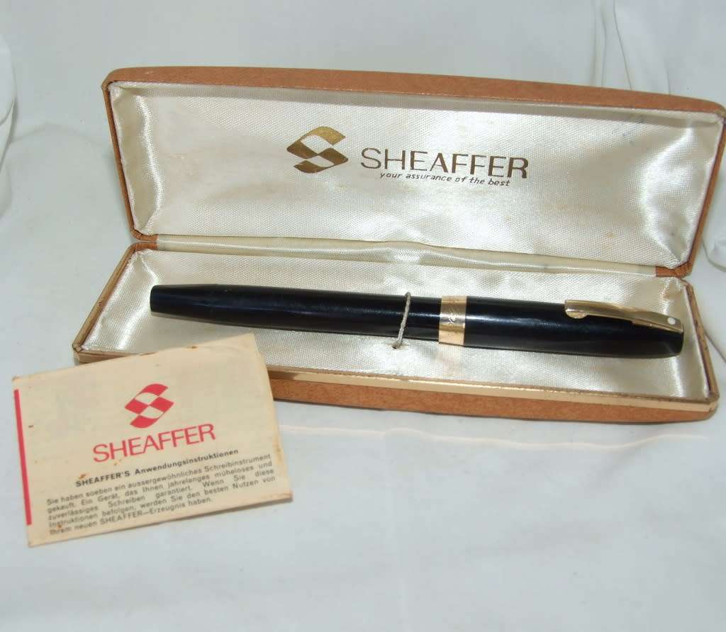 Vintage Sheaffer Target fountain pen in good and working condition, fine nib.