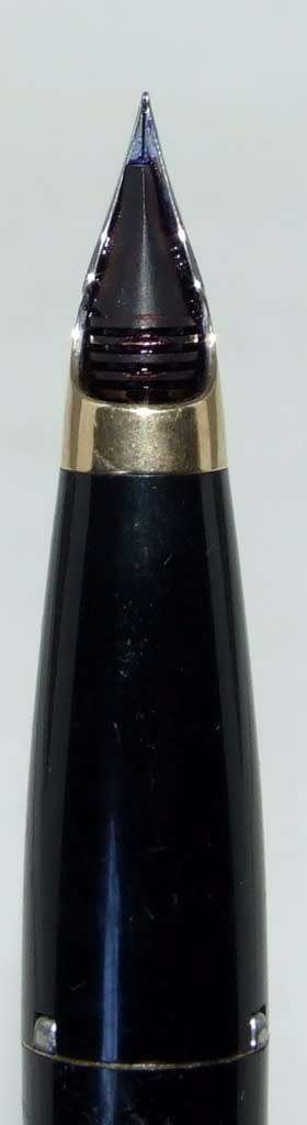 Vintage Sheaffer Target fountain pen in good and working condition, fine nib.