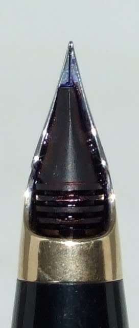 Vintage Sheaffer Target fountain pen in good and working condition, fine nib.