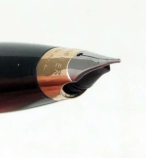 Vintage Sheaffer Target fountain pen in good and working condition, fine nib.