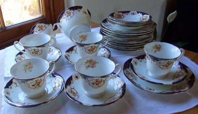 Vintage Williamsons and Sons Heathcote Calais pattern teacups,saucers and cake plate with sugar bowl