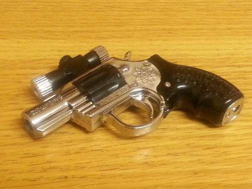 10 on Offer !!!!!! Metal Gun with Laser Pointer Shaped Lighter