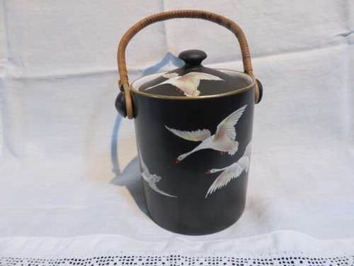 Grimwades Stoke on Trent porcelain biscuit barrel with domed finial cover.