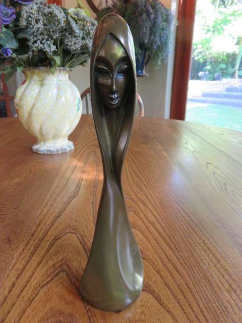 Giovanni Schoeman bronze - double sided lady.