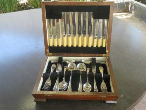 42 piece canteen of Joseph Rodgers bone handled cutlery.