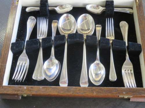 42 piece canteen of Joseph Rodgers bone handled cutlery.