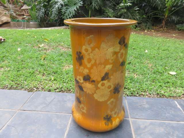 Stunning Ernestine (Salerno, Italy) ceramic and glazed amber planter/umbrella stand