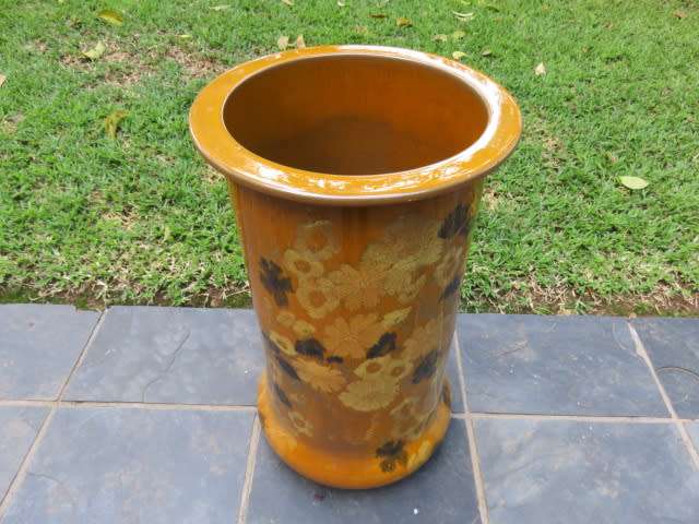 Stunning Ernestine (Salerno, Italy) ceramic and glazed amber planter/umbrella stand
