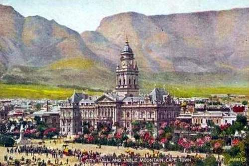 CITY HALL AND TABLE MOUNTAIN CAPE TOWN POSTCARD