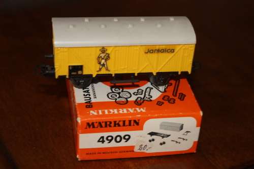 Maerklin Refrigerator banana van, build from model kit no. 4909,