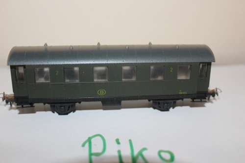 Piko DC H0/1:87 B (Belgian Railway) 2.class coach, used in very good codition