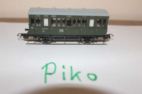 Piko DC H0/1:87 DR (German Reichsbahn) coach, used in very good codition